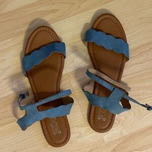 Brash blue scallop sandal, faux suede, ankle strap, women’s size 12